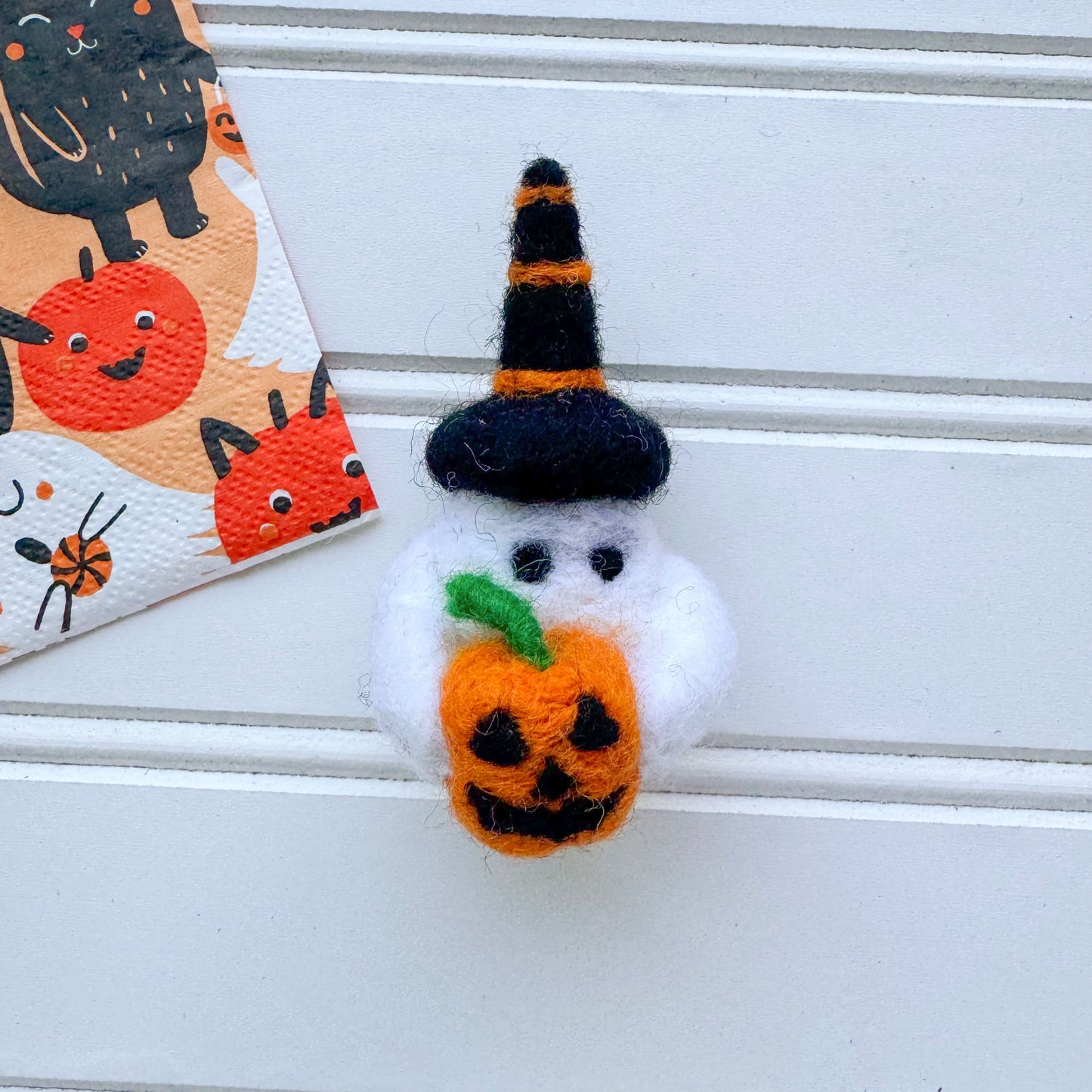 Bitty Ghost with a Big Hat